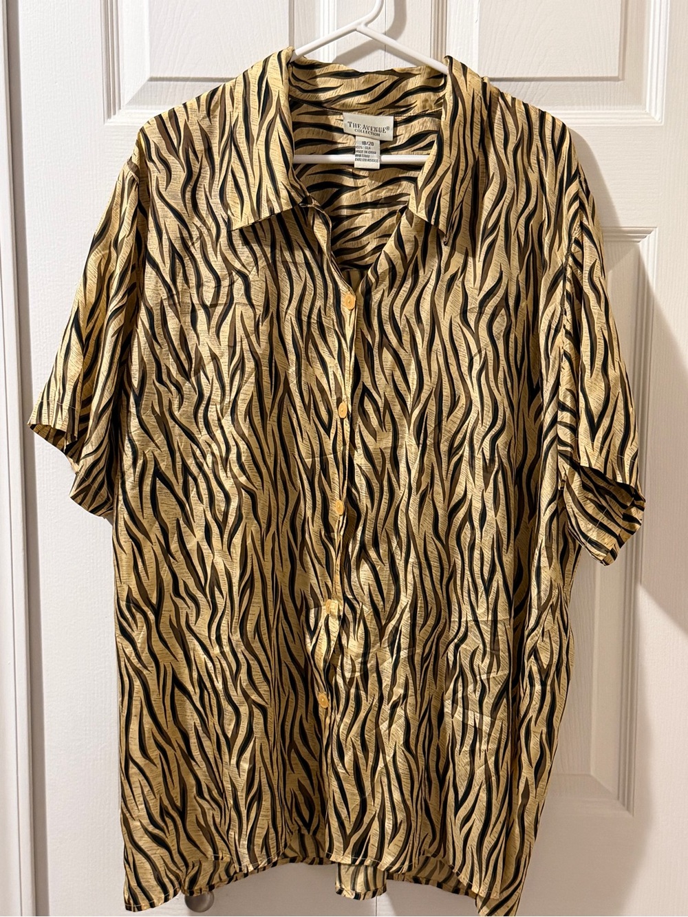 Vintage 80s/90s Women’s Silk Animal Print Button-down Shirt, Size 18/20